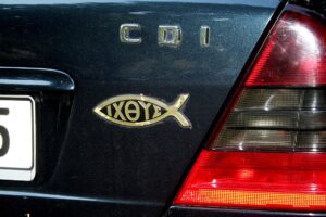 Auto eines aller Wahrscheinlichkeit nach heidnischen Fisch-Anbeters^^